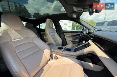 Седан Porsche Taycan 2021 в 