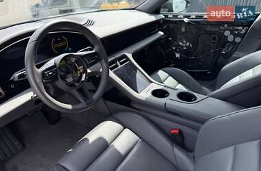Седан Porsche Taycan 2022 в 