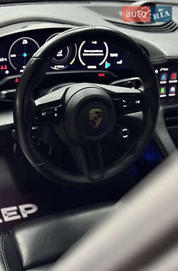 Седан Porsche Taycan 2020 в 