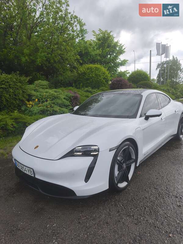 Седан Porsche Taycan 2022 в Киеве