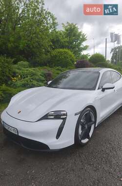 Седан Porsche Taycan 2022 в 
