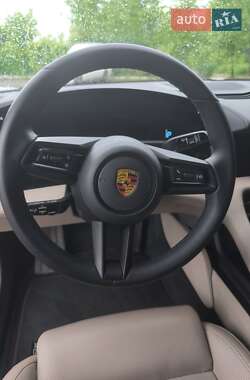 Седан Porsche Taycan 2022 в 