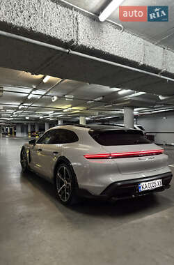 Седан Porsche Taycan 2023 в 