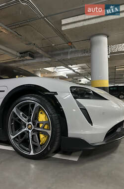 Седан Porsche Taycan 2023 в 