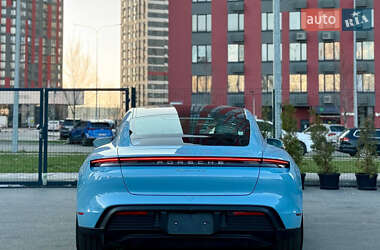 Седан Porsche Taycan 2020 в 