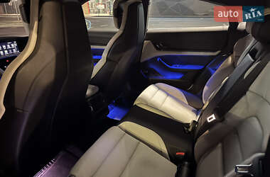 Седан Porsche Taycan 2020 в 