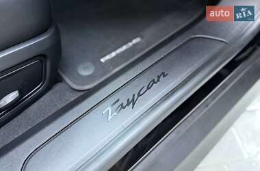 Седан Porsche Taycan 2022 в 