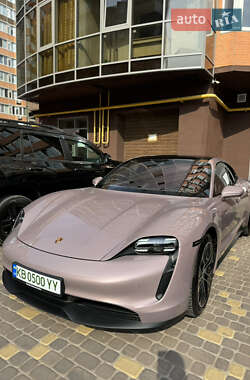 Седан Porsche Taycan 2021 в 