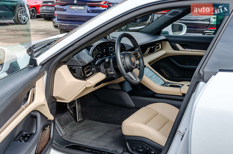 Седан Porsche Taycan 2020 в Киеве
