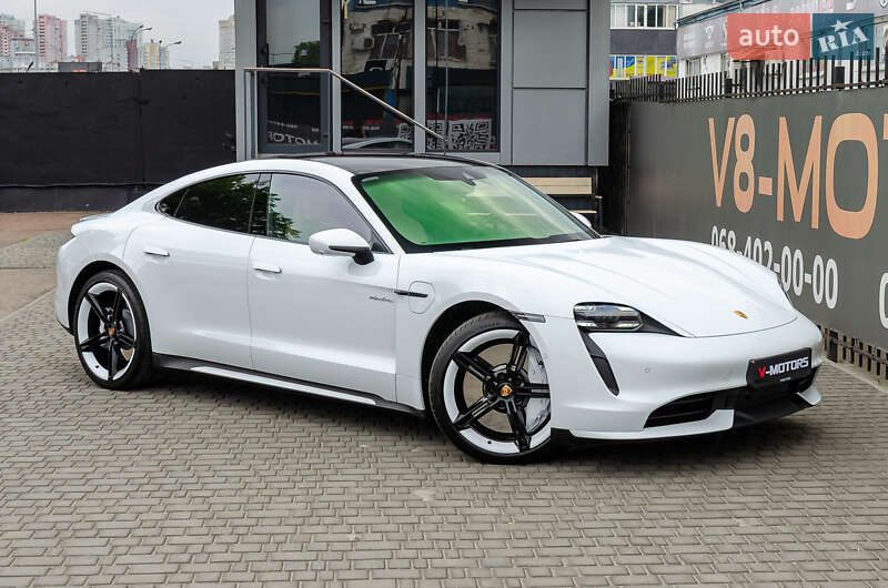 Седан Porsche Taycan 2020 в Киеве