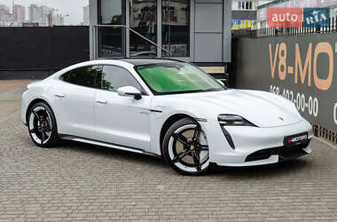 Седан Porsche Taycan 2020 в 