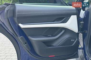 Седан Porsche Taycan 2021 в 