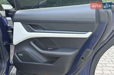Седан Porsche Taycan 2021 в 