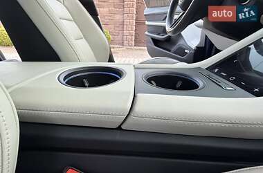 Седан Porsche Taycan 2021 в 