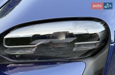 Седан Porsche Taycan 2021 в 