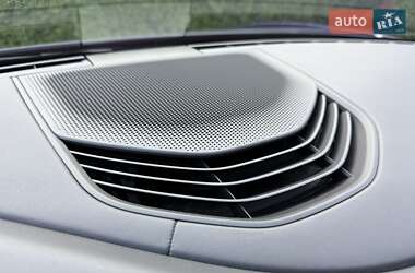 Седан Porsche Taycan 2021 в 