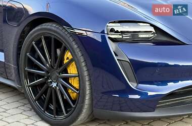 Седан Porsche Taycan 2021 в 