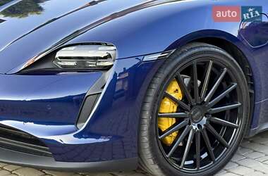 Седан Porsche Taycan 2021 в 