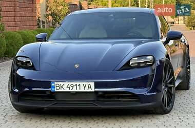 Седан Porsche Taycan 2021 в 