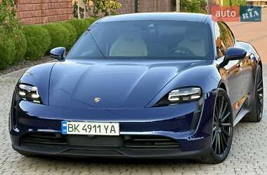 Седан Porsche Taycan 2021 в 
