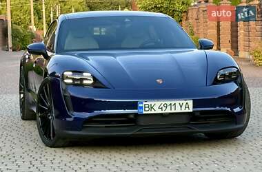 Седан Porsche Taycan 2021 в 