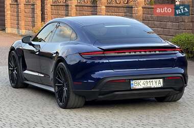 Седан Porsche Taycan 2021 в 