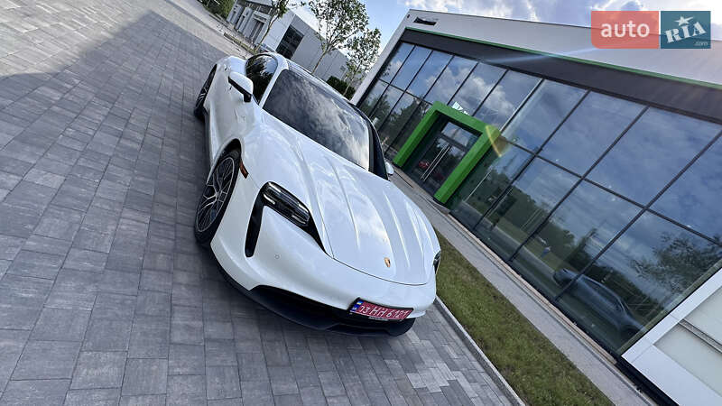 Седан Porsche Taycan 2021 в Києві
