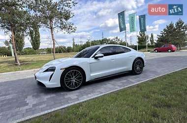 Седан Porsche Taycan 2021 в 