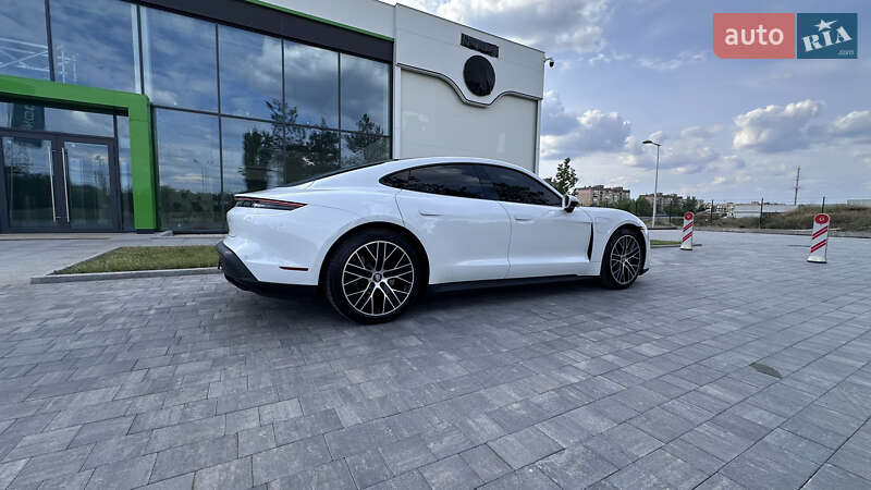 Седан Porsche Taycan 2021 в Києві
