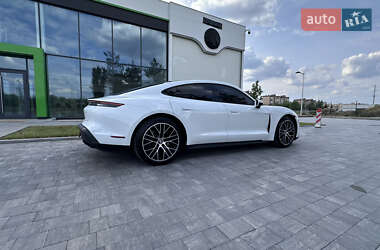 Седан Porsche Taycan 2021 в 