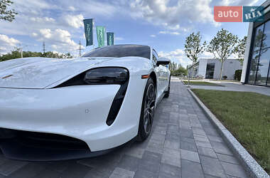 Седан Porsche Taycan 2021 в 