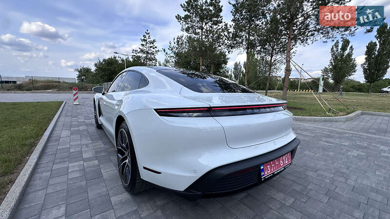 Седан Porsche Taycan 2021 в Києві