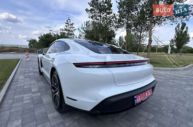 Седан Porsche Taycan 2021 в 