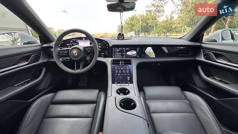 Седан Porsche Taycan 2021 в Києві