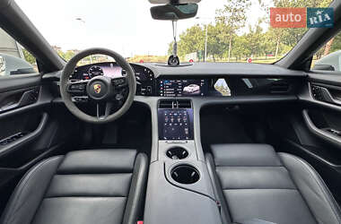 Седан Porsche Taycan 2021 в 