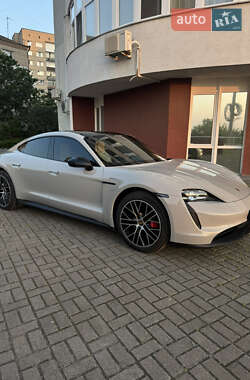 Седан Porsche Taycan 2020 в 