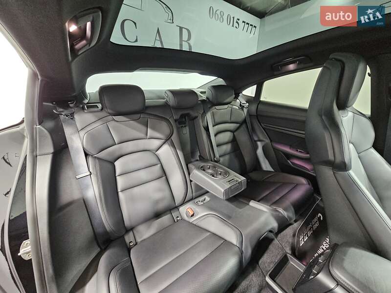 Седан Porsche Taycan 2021 в Киеве