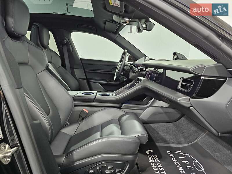 Седан Porsche Taycan 2021 в Киеве