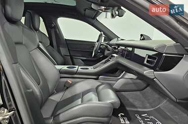 Седан Porsche Taycan 2021 в 