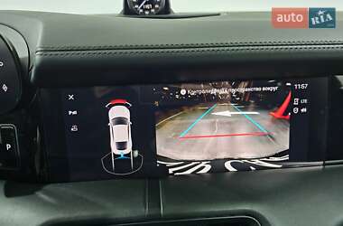 Седан Porsche Taycan 2021 в 