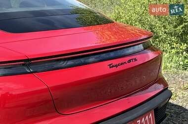 Седан Porsche Taycan 2022 в 