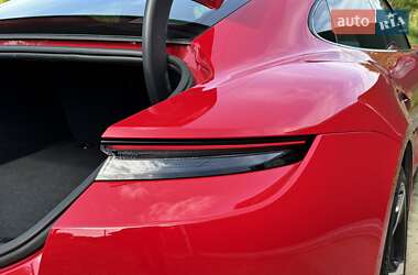 Седан Porsche Taycan 2022 в 