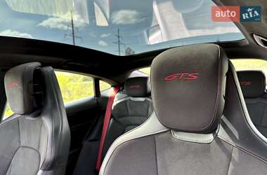 Седан Porsche Taycan 2022 в 
