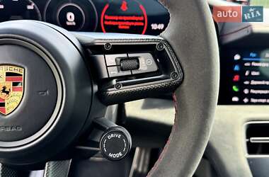 Седан Porsche Taycan 2022 в 