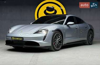 Купе Porsche Taycan 2021 в 