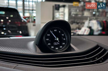 Седан Porsche Taycan 2020 в 