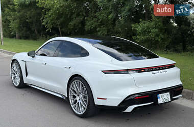 Седан Porsche Taycan 2020 в 