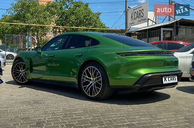 Седан Porsche Taycan 2021 в 