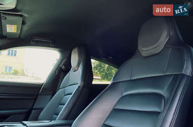 Седан Porsche Taycan 2021 в 