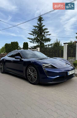 Седан Porsche Taycan 2020 в 